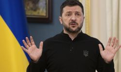 "جثة سياسية".. صحفي إيرلندي يسخر من رسم كاريكاتوري لزيلينسكي